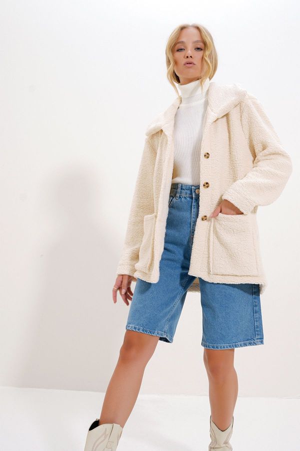 Trend Alaçatı Stili Trend Alaçatı Stili Women's Cream Double Pocket Button Front Shawl Collar Plush Jacket