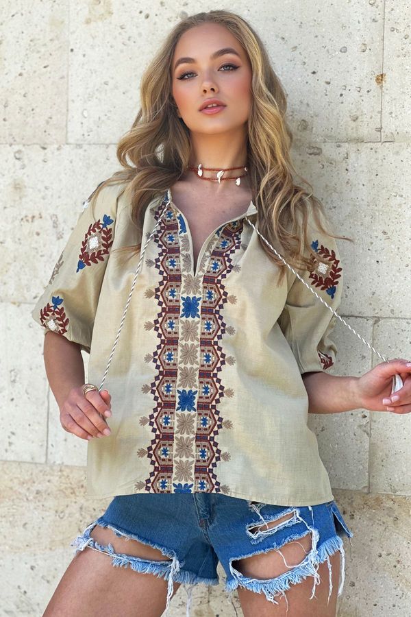Trend Alaçatı Stili Trend Alaçatı Stili Women's Dark Beige V-Neck Tassel and Embroidery Watermelon Sleeve Woven Blouse