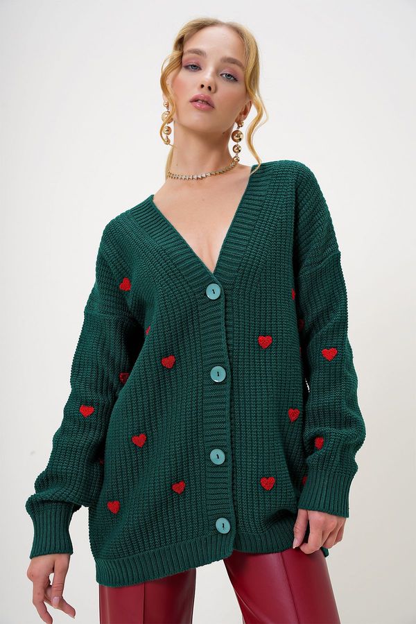 Trend Alaçatı Stili Trend Alaçatı Stili Women's Dark Green V Neck Heart Embroidered Midi Length Knitwear Cardigan