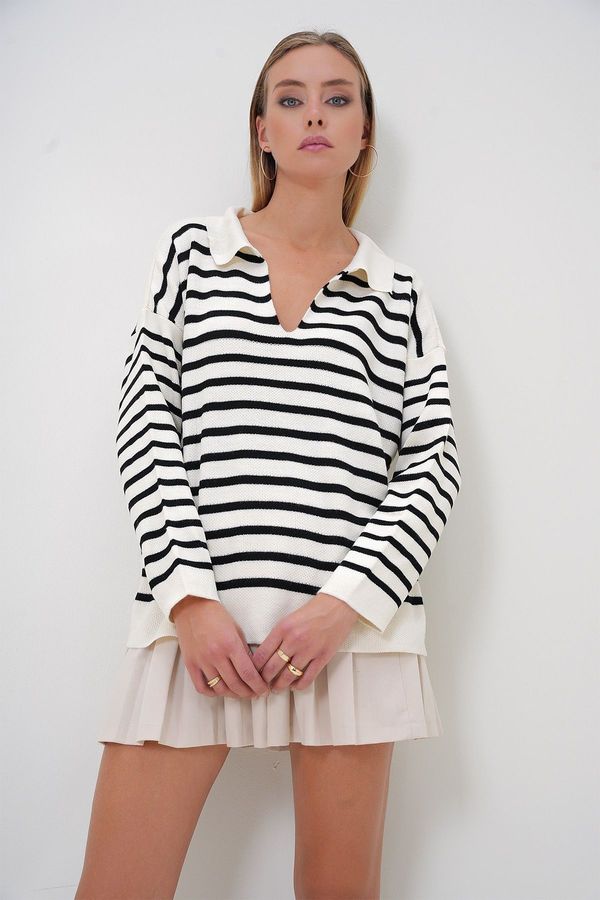 Trend Alaçatı Stili Trend Alaçatı Stili Women's Ecru-Black Polo Neck Half Placket Oversize Knitwear Sweater