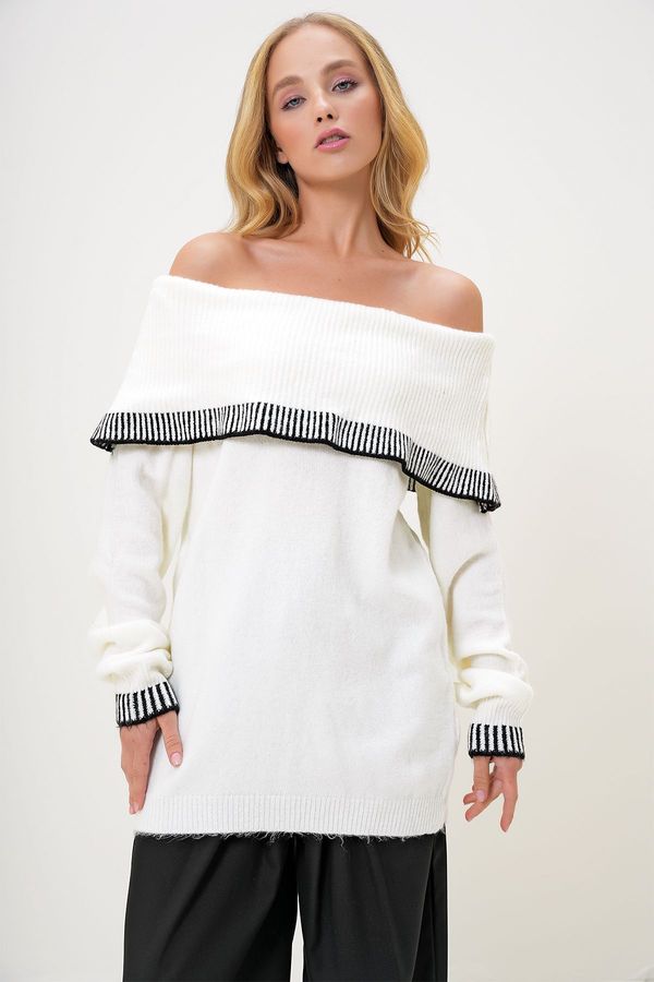 Trend Alaçatı Stili Trend Alaçatı Stili Women's Ecru Madonna Collar Stripe Detail Oversize Winter Knitted Sweater