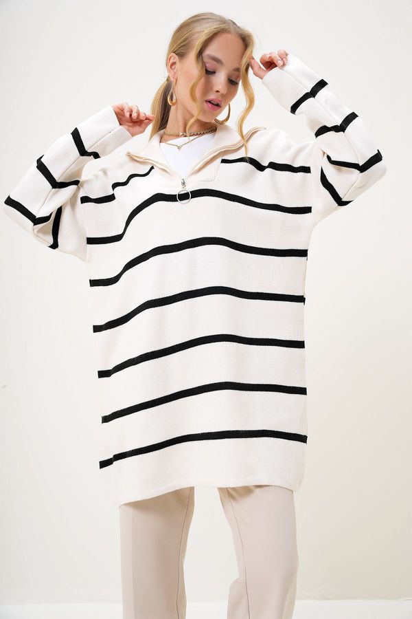 Trend Alaçatı Stili Trend Alaçatı Stili Women's Ecru Turtleneck Zipper Detail Striped Oversize Knitwear Sweater