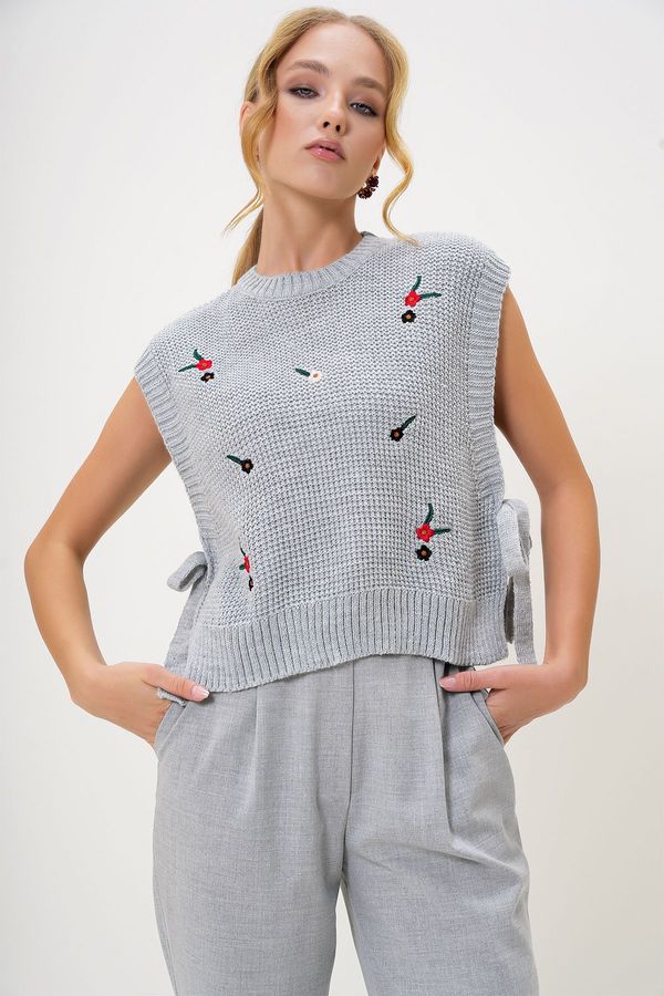 Trend Alaçatı Stili Trend Alaçatı Stili Women's Gray Crew Neck Embroidered Side Tie Knit Sweater