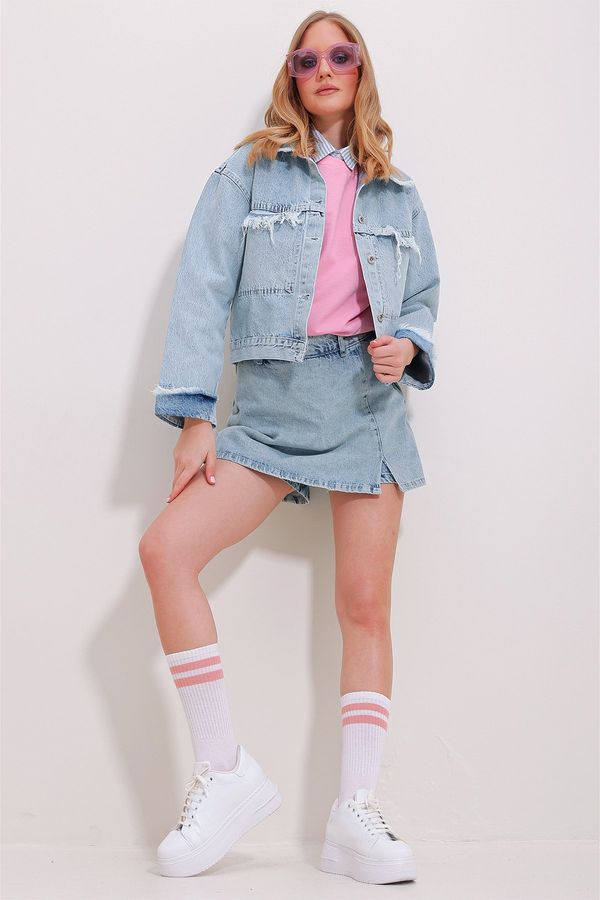 Trend Alaçatı Stili Trend Alaçatı Stili Women's Ice Blue Tassel Detail Crop Denim Jacket