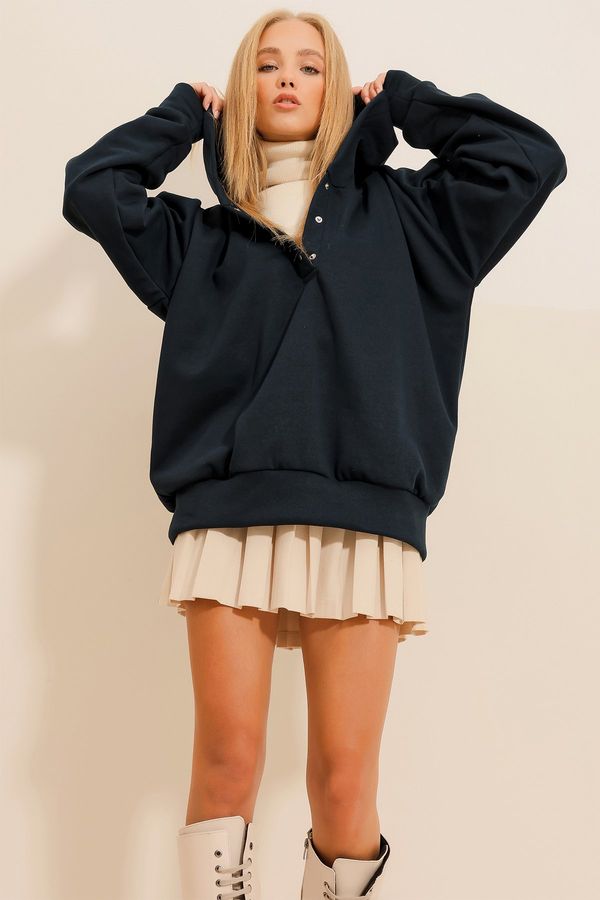 Trend Alaçatı Stili Trend Alaçatı Stili Women's Navy Blue Hooded Snap Closure 3 Thread Inner Raising Oversize Sweatshirt