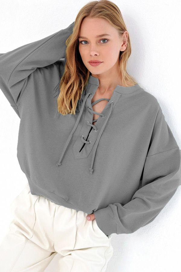Trend Alaçatı Stili Trend Alaçatı Stili Women's Painted Gray Laced Front Oversize Sweatshirt