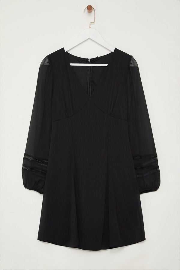 Trendyol Trendyol Black A-Line V-Neck Accessory Detailed Chiffon Lined Mini Woven Dress