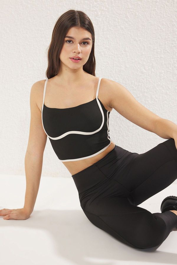 Trendyol Trendyol Black and White Piping Detailed Backing/Shaping Knitted Sports Bra