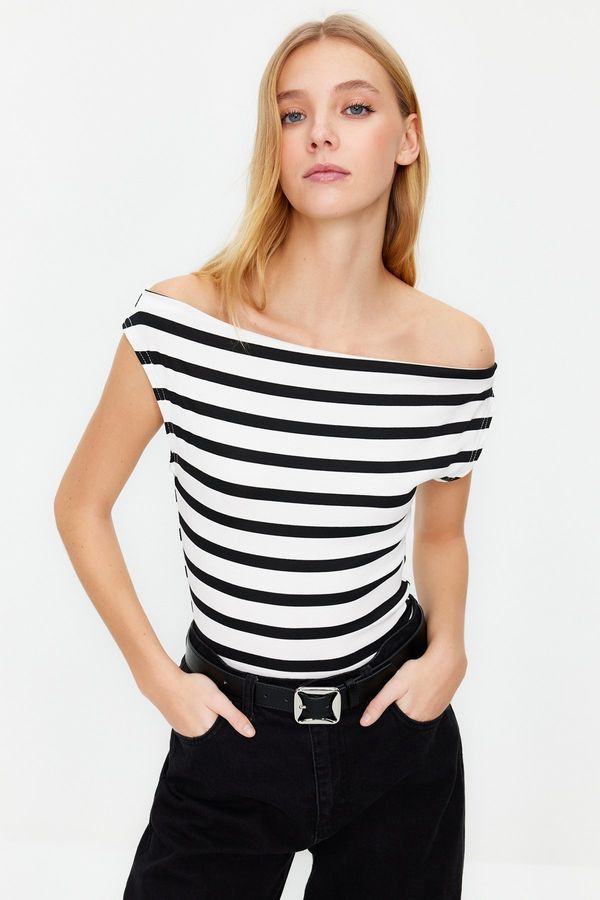 Trendyol Trendyol Black Boat Neck Fitted Viscose/Soft Fabric Stretch Knitted Blouse