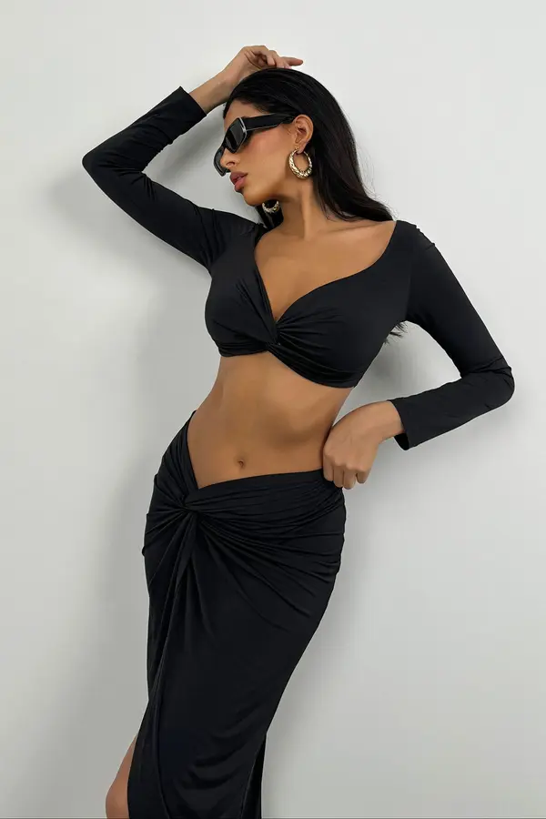 Trendyol Trendyol Black Crop Knitted Blouse