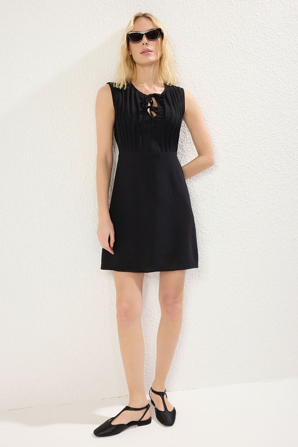 Trendyol Trendyol Black Straight Cut Bow Collar Detail Ribbed Mini Woven Dress
