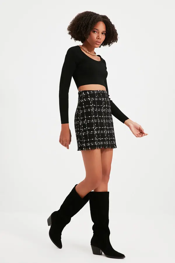 Trendyol Trendyol Black Tweed Fabric Hem Tassel Detailed Pencil Straight Cut Mini Length Woven Skirt