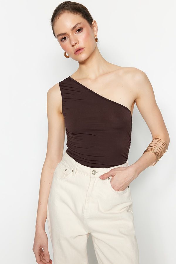 Trendyol Trendyol Brown Pull-Detail Fitted/Slippery Knitted One-Shoulder Blouse