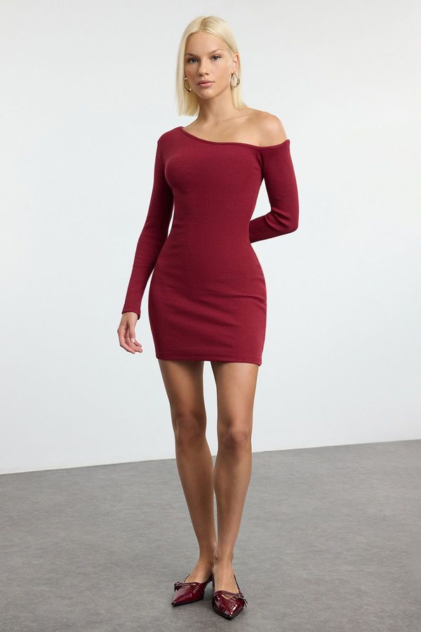 Trendyol Trendyol Burgundy Fitted Asymmetrical Neckline Off Shoulder Mini Ribbed Flexible Knitted Pencil Dress