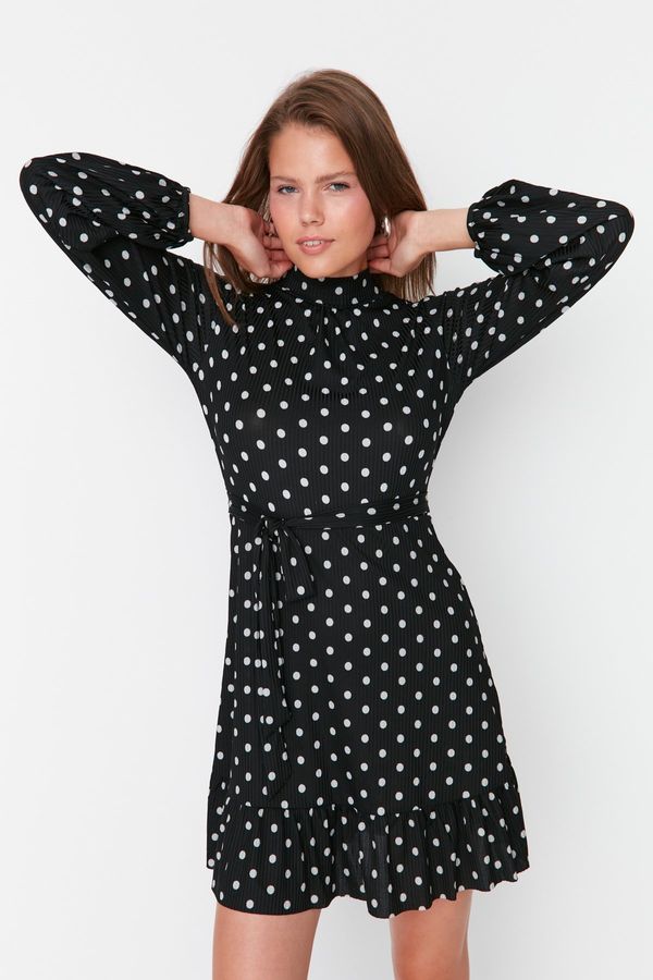 Trendyol Trendyol черен оребрени джанта мини трикотажни рокля с къдри и ниско нарязани обратно скейтър/талията отваряне