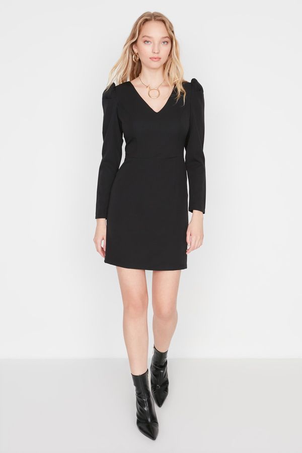 Trendyol Trendyol черна V врата тъкани рокля