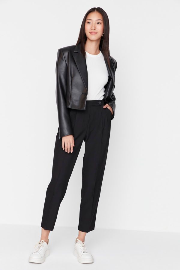 Trendyol Trendyol черно плисе детайл морков нарязани тъкани панталони