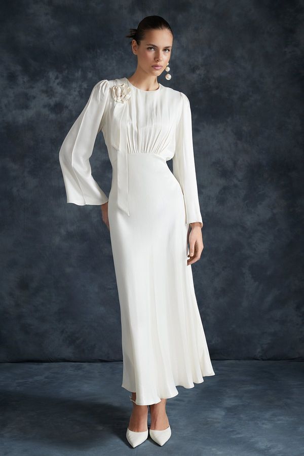 Trendyol Trendyol Cream Rose Detailed Wedding / Special Occasion Woven Satin Evening Dress