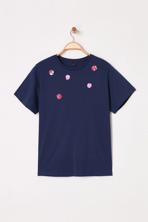 Trendyol Trendyol Curve Navy Blue Flower Accessory Knitting Plus Size T-Shirt