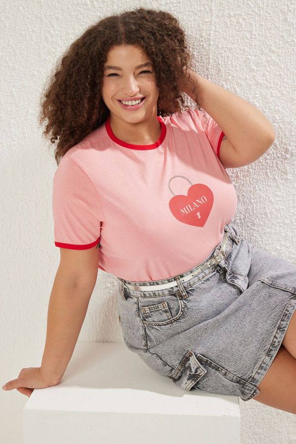 Trendyol Trendyol Curve Pink Boyfriend Fit Printed Contrast Detail Plus Size T-shirt