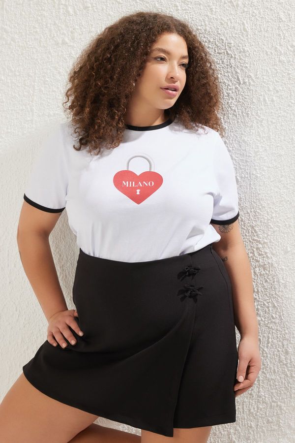 Trendyol Trendyol Curve White Boyfriend Fit Printed Contrast Detail Plus Size T-shirt