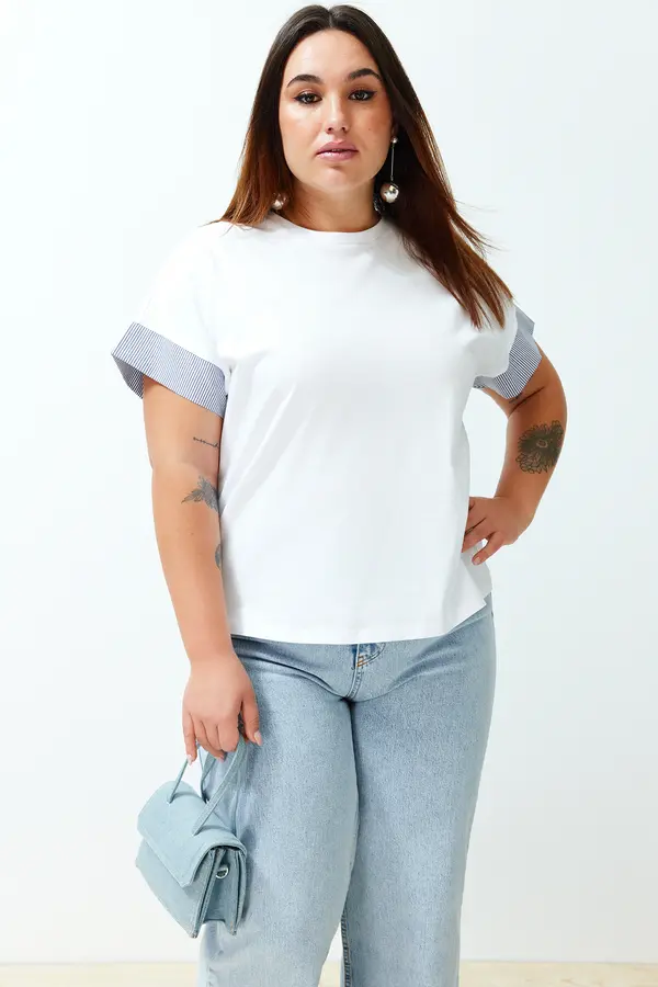 Trendyol Trendyol Curve White Oversize Striped Poplin Fabric Detail on the Sleeve 100% Cotton Knitted Plus Size T-Shirt