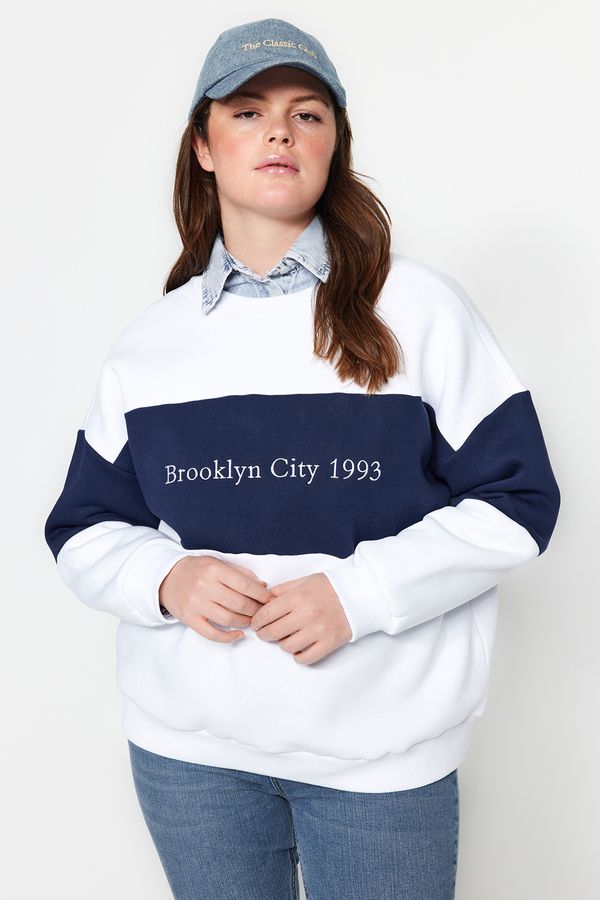 Trendyol Trendyol Curve White Thick Fleece Inside Embroidery Detailed Knitted Sweatshirt