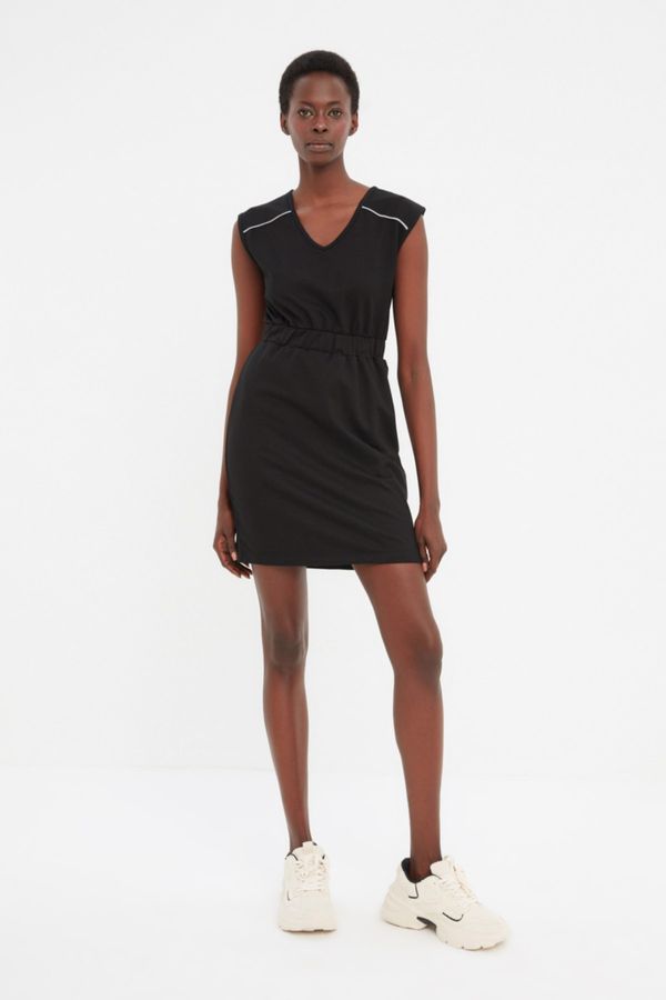 Trendyol Trendyol Dress - Schwarz - A-line