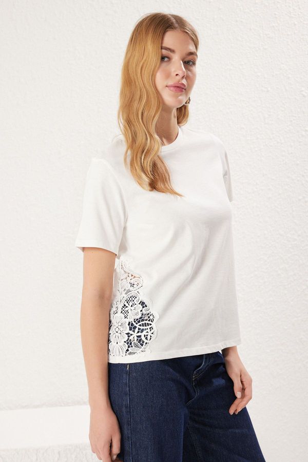 Trendyol Trendyol Ecru Lace Detail Regular Pattern Knitted T-Shirt