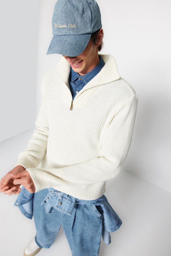 Trendyol Trendyol Ecru Men's Regular Fit Zippered Turtleneck Sweater