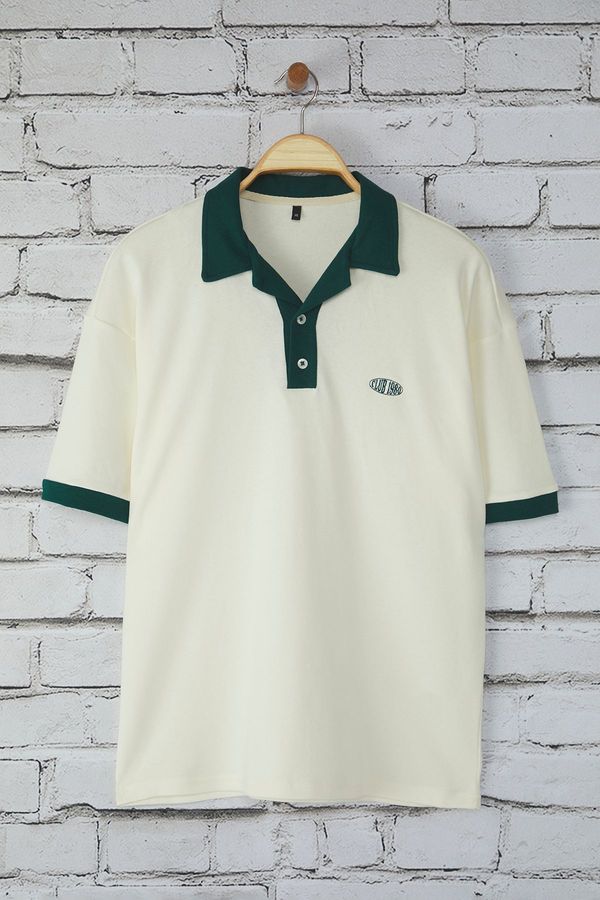 Trendyol Trendyol Ecru Oversize/Wide Cut with Embroidery Detail Polo Neck T-shirt