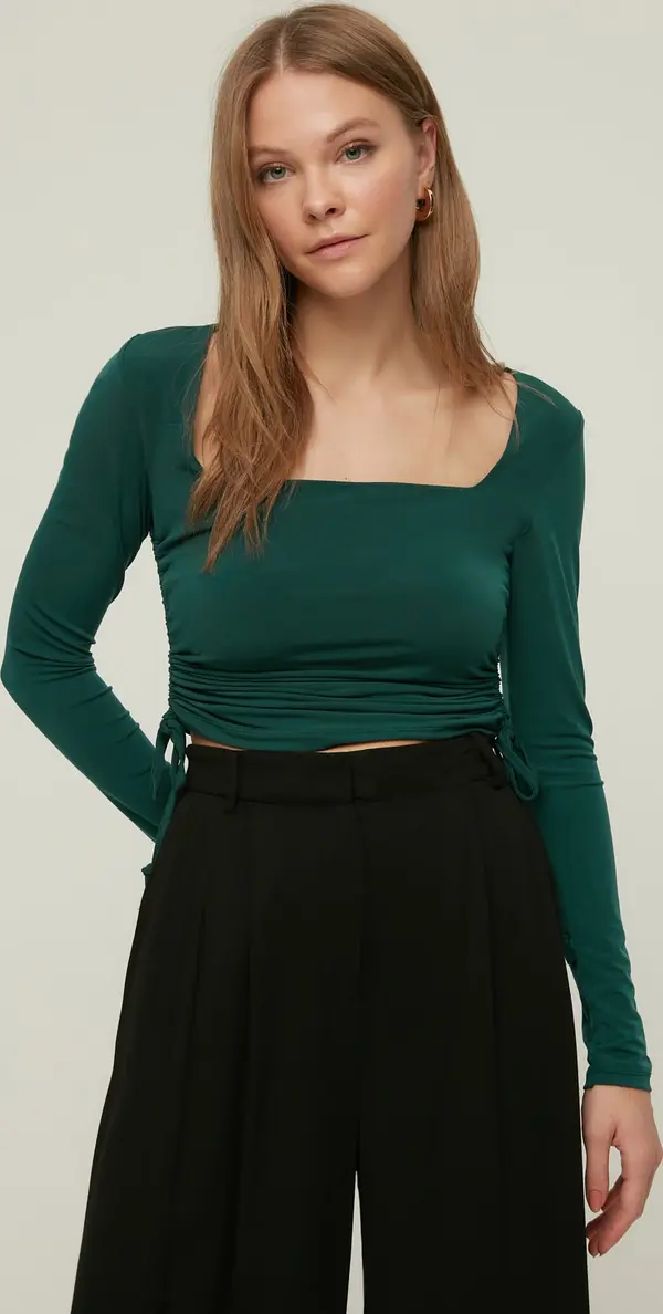 Trendyol Trendyol Emerald Square Neck Gathered Detailed Fitted/Situated Crop Elastic Knitted Blouse