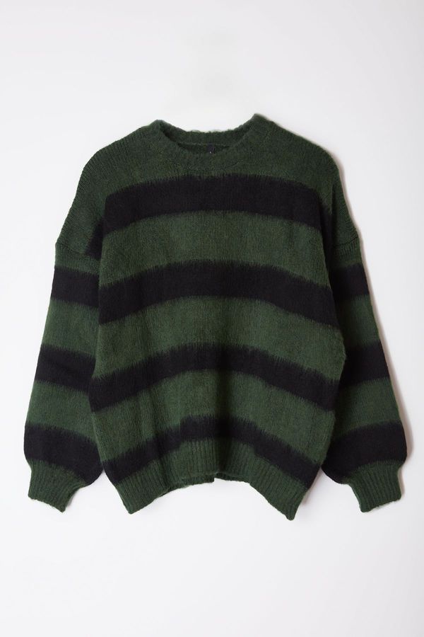 Trendyol Trendyol Green Extra Wide Knit Sweater