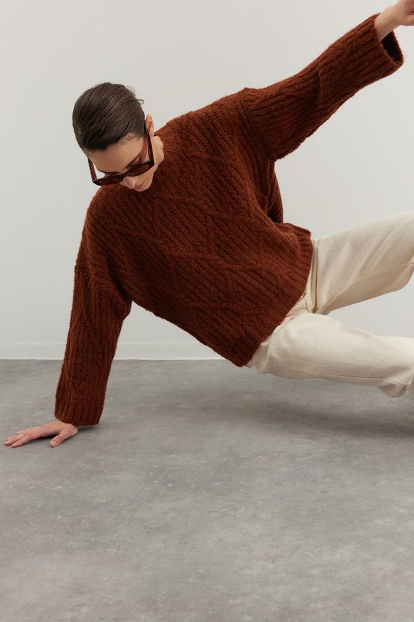 Trendyol Trendyol кафяв широк годни меки текстурирани трикотаж пуловер