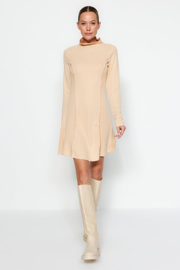 Trendyol Trendyol камила бод подробно A-Line / Cbell форма стендъп яка Солун / трикотаж изглежда плета рокля