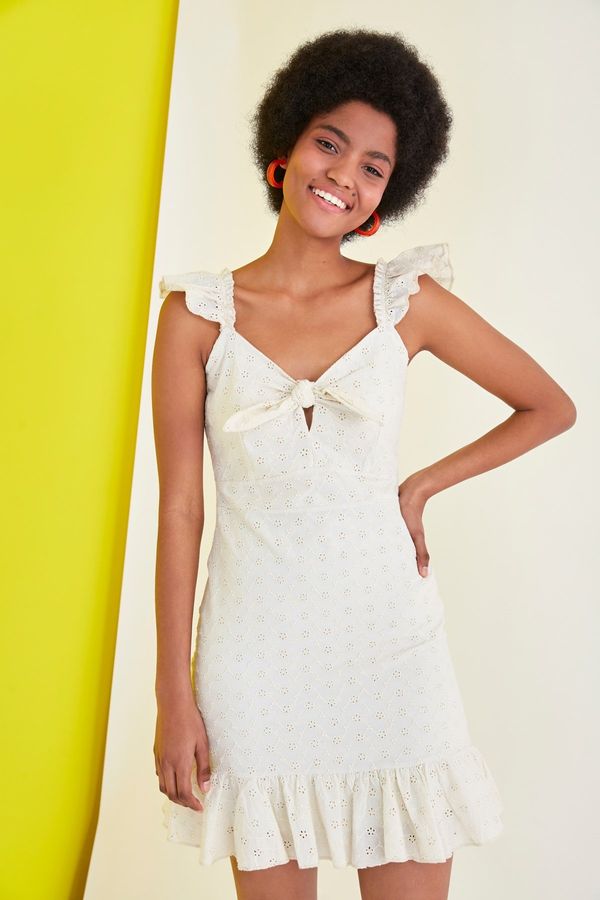 Trendyol Trendyol камък Brode яка подробна рокля