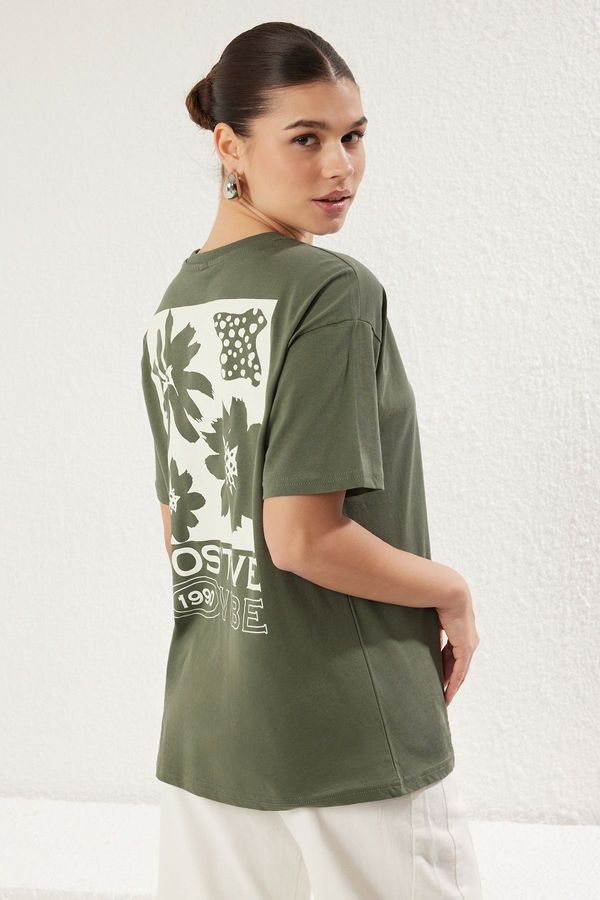 Trendyol Trendyol Khaki Back Printed Oversize/Wide Pattern Crew Neck Knitted T-Shirt
