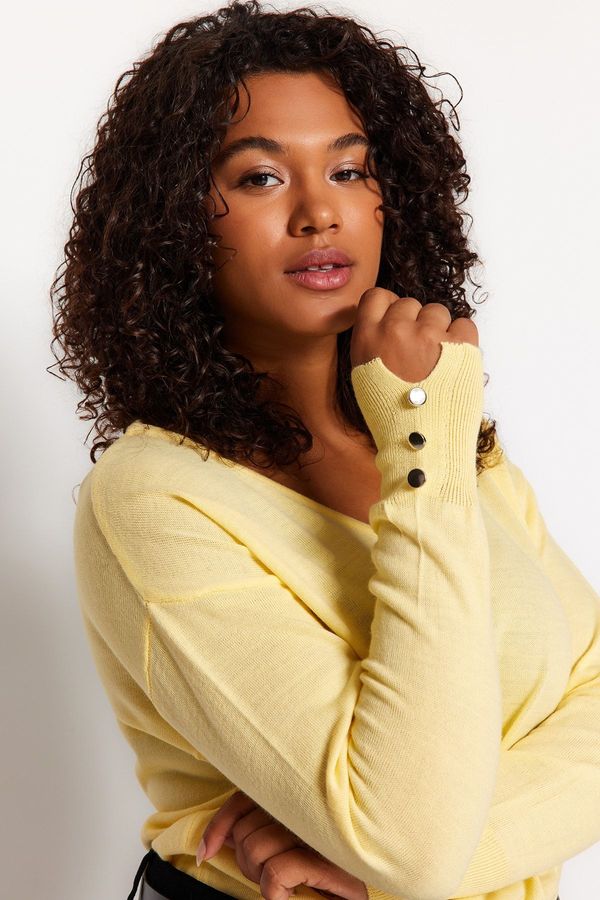 Trendyol Trendyol крива светло жълто v-образно деколте бутон подробни трикотаж пуловер