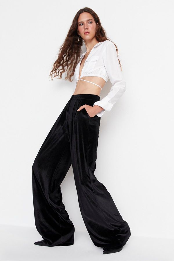Trendyol Trendyol лимитирана серия черни панталони от кадифе