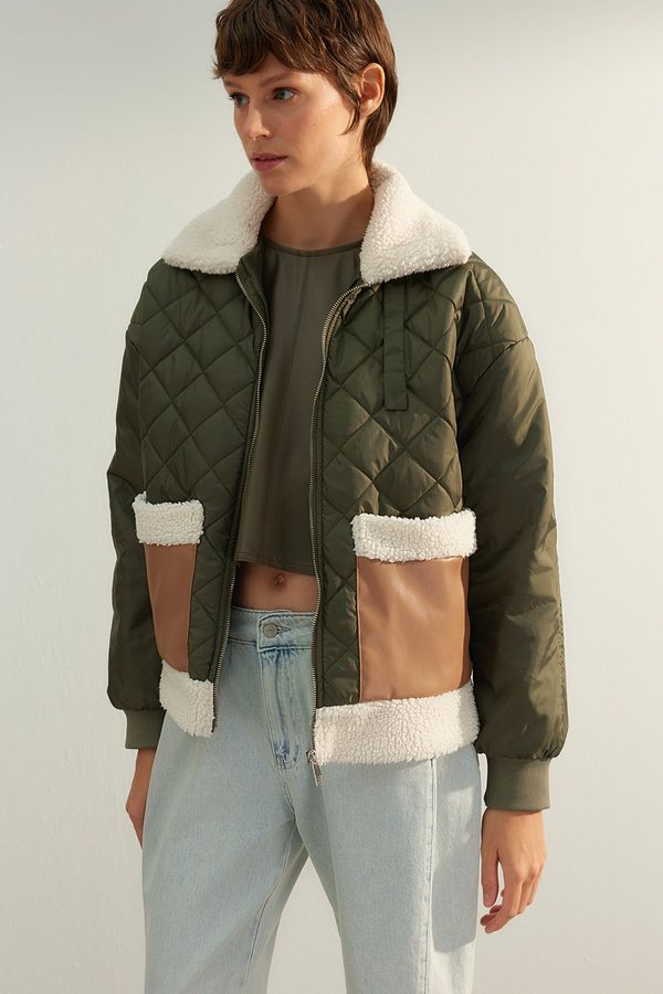 Trendyol Trendyol лимитирана серия каки извънгабаритни ватирани палто