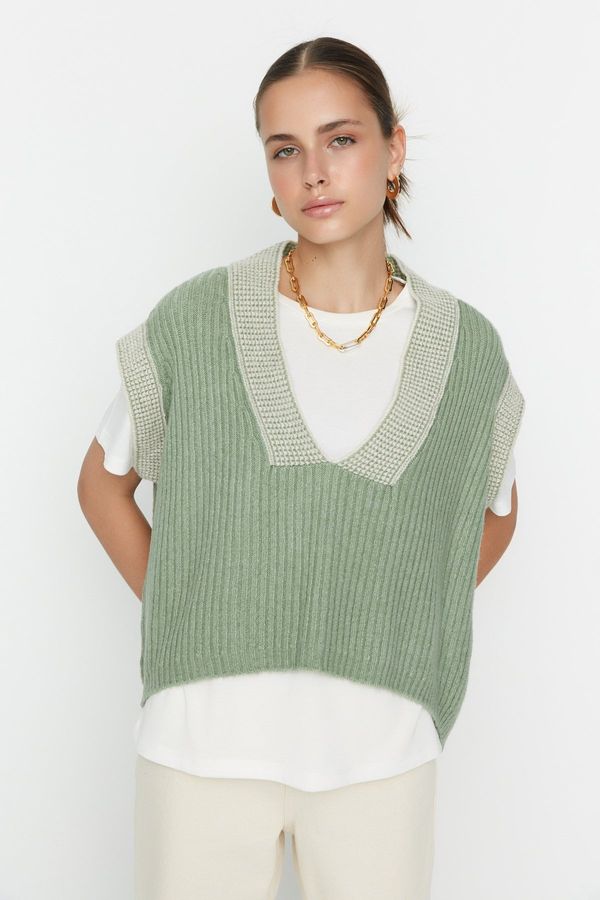 Trendyol Trendyol Mint Wide fit Soft Textured Color Block Knitwear Sweater