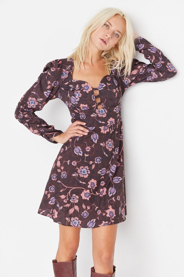 Trendyol Trendyol многоцветен Decollete подробни тъкани рокля