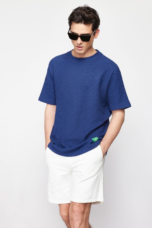 Trendyol Trendyol Navy Blue Regular/Regular Fit Short Sleeve Textured Label T-Shirt