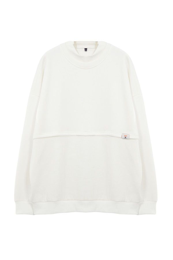 Trendyol Trendyol Plus Size Ecru Oversize/Wide Cut Stand Collar Labeled Sweatshirt