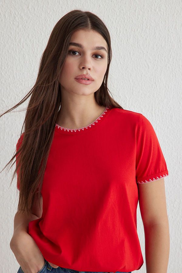 Trendyol Trendyol Red 100% Cotton Contrast Stitch Detail Basic Crew Neck Knitted T-Shirt
