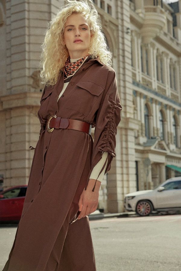 Trendyol Trendyol Регулируеми подробни ръкави с кафяв колан, тъкани памучна риза рокля