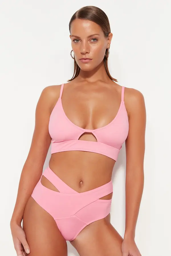 Trendyol Trendyol розов Bralette изрязани / прозорец бикини отгоре