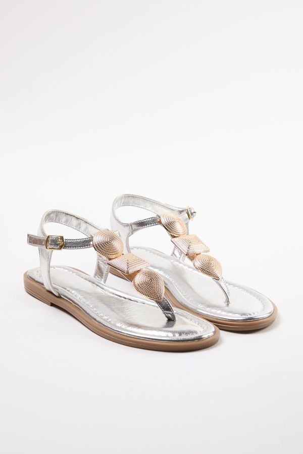 Trendyol Trendyol Silver Metal Accessory Detailed Women's Flip-Flop Sandals