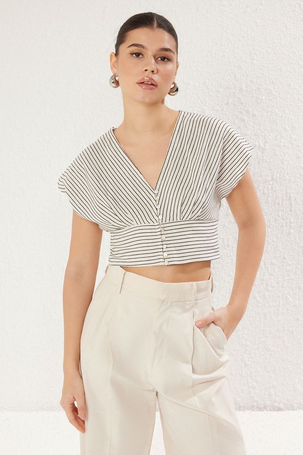 Trendyol Trendyol White Linen Look Short Sleeve Crop Length Woven Shirt
