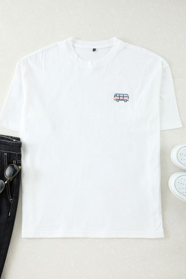 Trendyol Trendyol White Oversize/Wide Cut Car Embroidered 100% Cotton T-Shirt